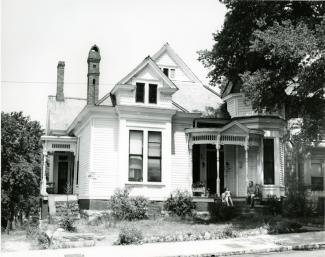 From the MDHA Collection, photo of 923 Russell St. 